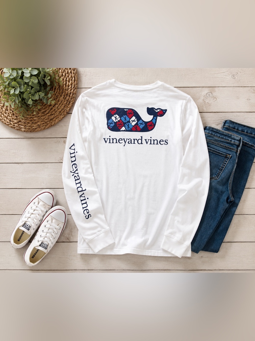 Vineyard Vines Large White Long Sleeve Whale Logo Graphic Tee 100% Cotton